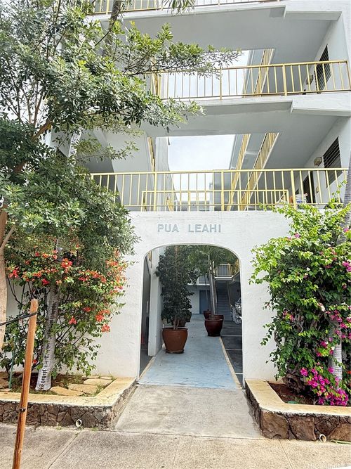 apt-102-3071 Pualei Cir, Honolulu, HI, 96815-4932 | Card Image