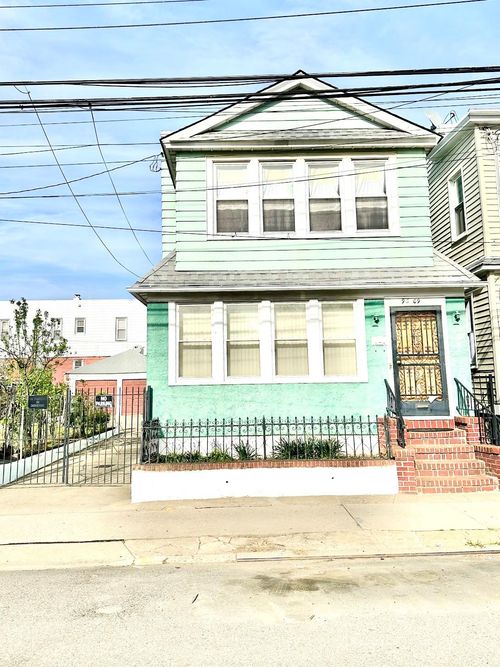 9509 102nd St, Ozone Park, NY, 11416-1713 | Card Image
