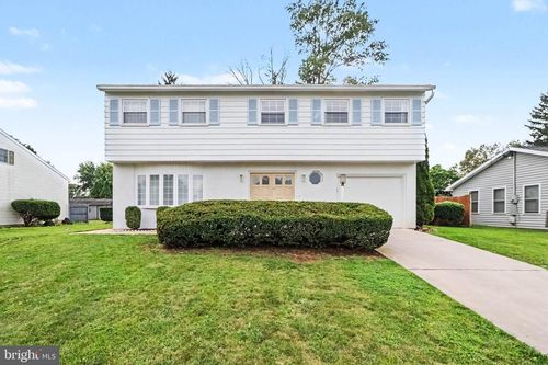 7 Center Dr, CAMP HILL, PA, 17011-7605 | Card Image