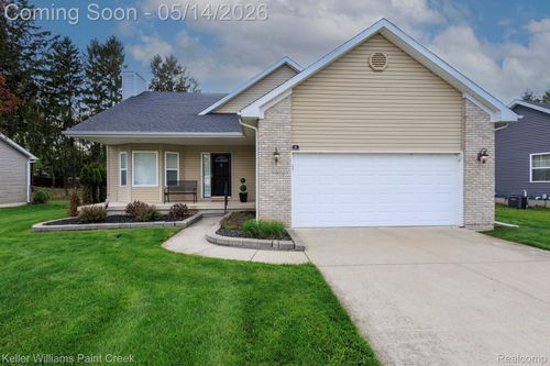 49 Melvin J Ct, Oxford, MI, 48371-5193 | Card Image