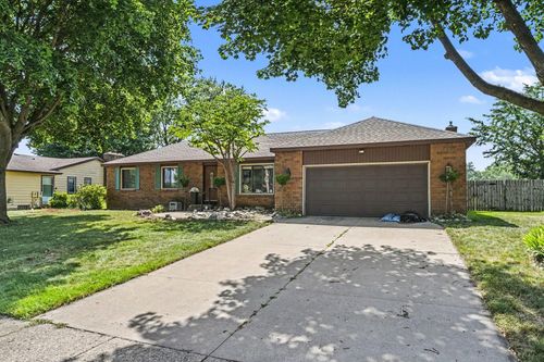 3893 Granada Ct Nw, Grand Rapids, MI, 49534-2257 | Card Image