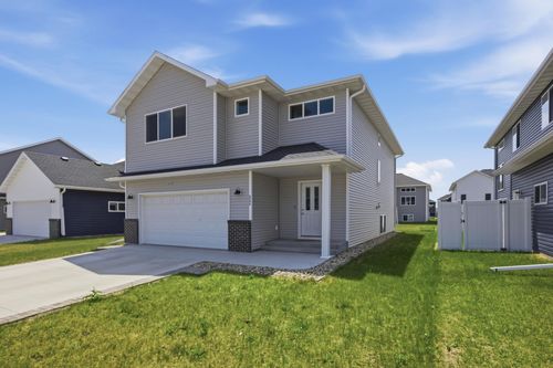 2506 Fulton Loop S, Fargo, ND, 58104-2901 | Card Image