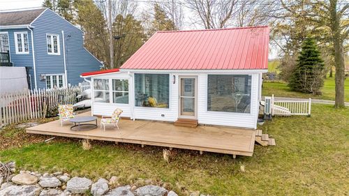 10483 Willow Ln, Lyndonville, NY, 14098-9507 | Card Image