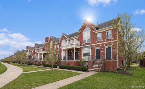 3286 Camden Dr, Troy, MI, 48084-7027 | Card Image