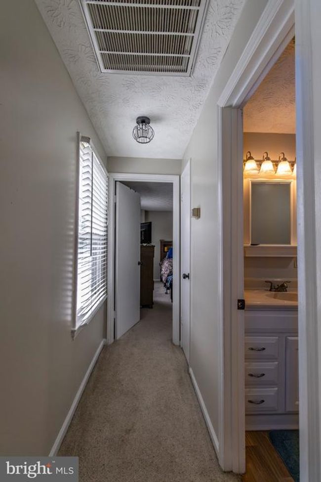 7979 Main St, House other with 3 bedrooms, 2 bathrooms and null parking in MIDDLETOWN VA | Image 15