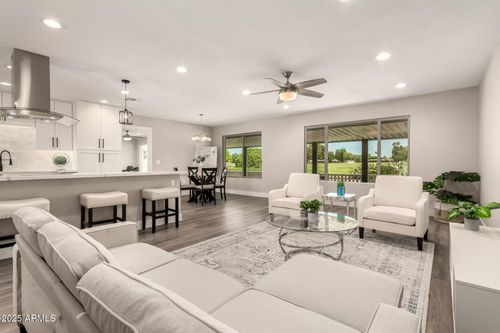 10432 W Brookside Dr, Sun City, AZ, 85351-1112 | Card Image