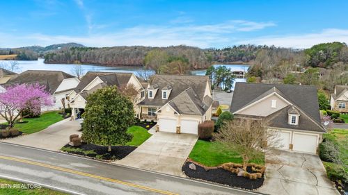 1069 Rarity Bay Pkwy, Vonore, TN, 37885-5323 | Card Image