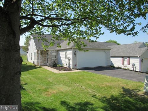 777 Blossom Hill Ln, DALLASTOWN, PA, 17313-9421 | Card Image