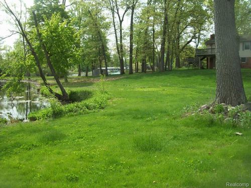 00 Solano Dr, Walled Lake, MI, 48390 | Card Image