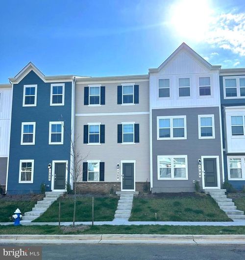 1328 Cedar Valley Rd, RANSON, WV, 25438-5698 | Card Image