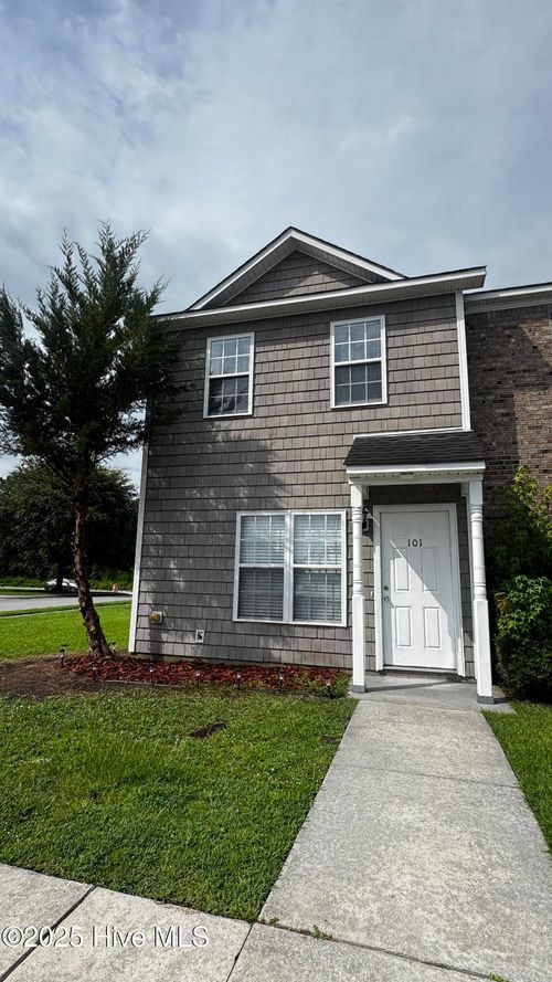101 Bridgewood Dr, Jacksonville, NC, 28546-8358 | Card Image