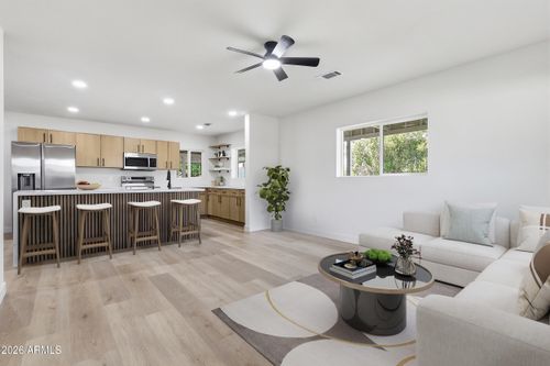 3144 N 34th St, Phoenix, AZ, 85018-6212 | Card Image