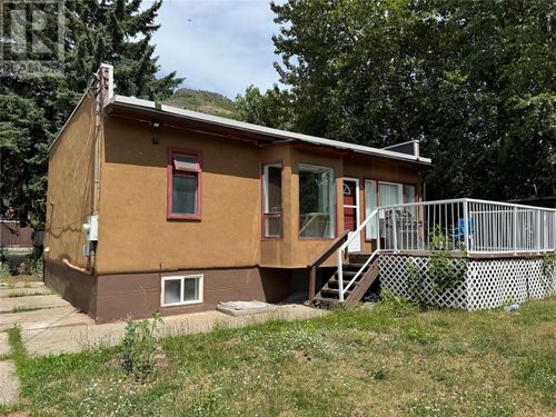 430 9th Ave, Montrose, BC, V0G4W6 | Card Image
