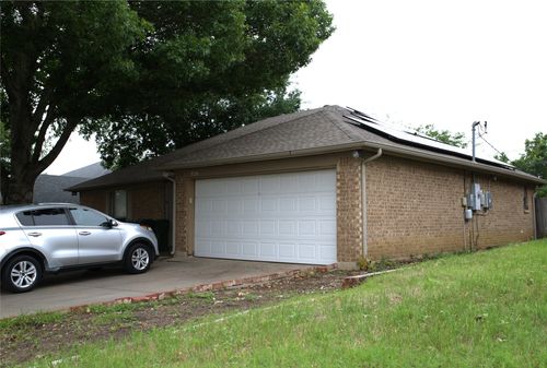 924 Thistle Ridge Ln, Arlington, TX, 76017-5911 | Card Image