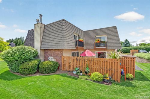 54 Laudaten Way, Warwick, NY, 10990-3836 | Card Image