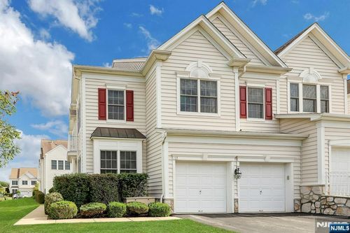 12 Congressional Ln, Totowa, NJ, 07512-2219 | Card Image