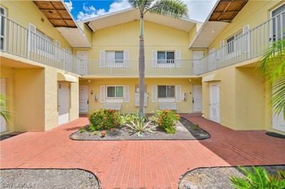 104 - 8141 Country Road, Condo with 2 bedrooms, 2 bathrooms and null parking in Fort Myers FL | Image 1