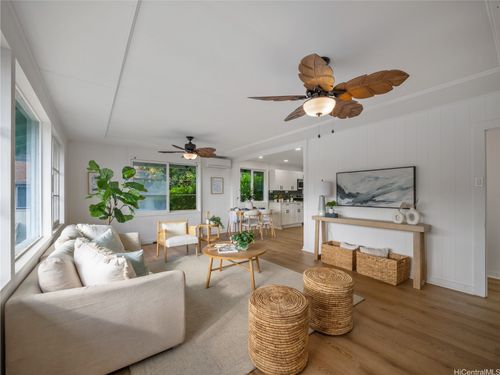 1747 10th Ave, Honolulu, HI, 96816-2811 | Card Image