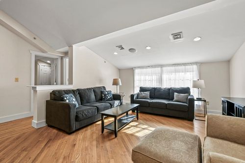 apt-2b-34 Church St, Lenox, MA, 01240-2557 | Card Image