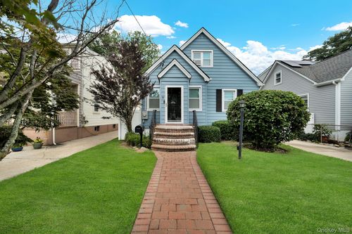19 Westmoreland Rd, Merrick, NY, 11566-3732 | Card Image
