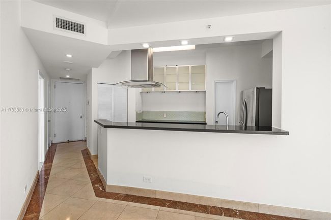 APT-2611 - 888 Brickell Key Dr, Condo with 2 bedrooms, 3 bathrooms and null parking in Miami FL | Image 4