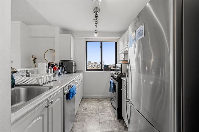 APT-502 - 15 N Beacon St, Condo with 2 bedrooms, 2 bathrooms and null parking in Boston MA | Image 7