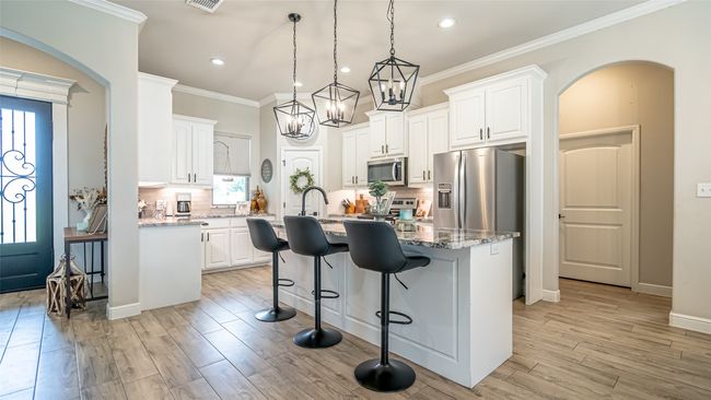 Center island with breakfast bar | Image 9