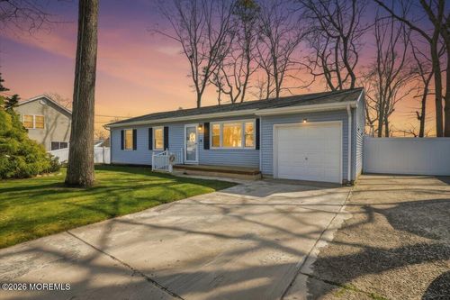 825 Center St, Forked River, NJ, 08731-1233 | Card Image