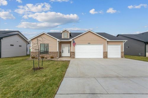 1630 E Appleton St, Valley Center, KS, 67147 | Card Image