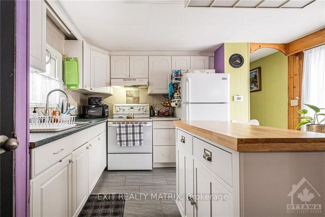 1340 Daisy Pvt, House other with 2 bedrooms, 1 bathrooms and 2 parking in Edwards ON | Image 9