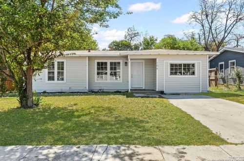 106 Pilgrim Dr, San Antonio, TX, 78213-3021 | Card Image