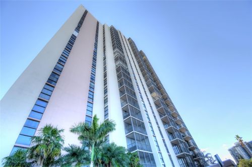 930-20301 W Country Club Dr, Aventura, FL, 33180-1675 | Card Image
