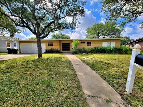 620 Reynolds Ave, Taft, TX, 78390-3120 | Card Image