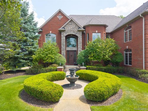 840 High View Ct, Oxford, MI, 48371-5735 | Card Image