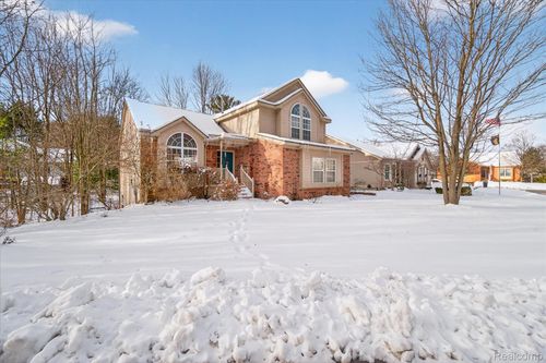 2700 Court Ln N, Howell, MI, 48843-7585 | Card Image