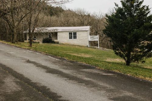 1515 Whites Bend Ln, Gainesboro, TN, 38562-6158 | Card Image