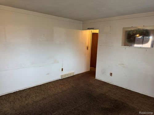 17970 S Wind Dr, Fraser, MI, 48026-2449 | Card Image