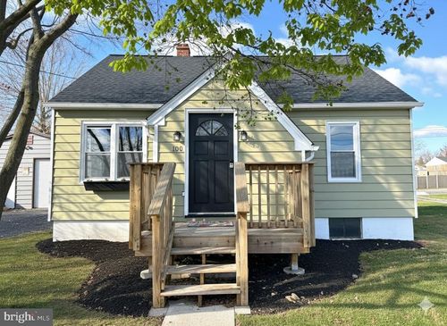 100 Moul Ave, HANOVER, PA, 17331-2034 | Card Image