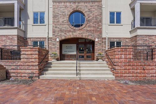 apt-109-4949 Wornall Rd, Kansas City, MO, 64112-2576 | Card Image