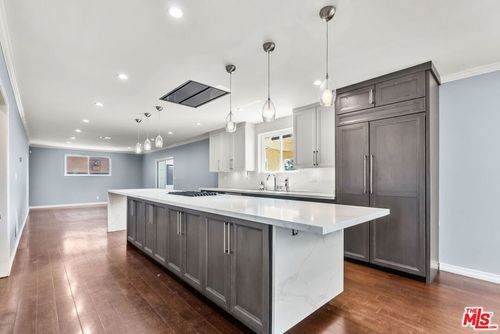 5502 S Chariton Avenue, Los Angeles, CA, 90056 | Card Image