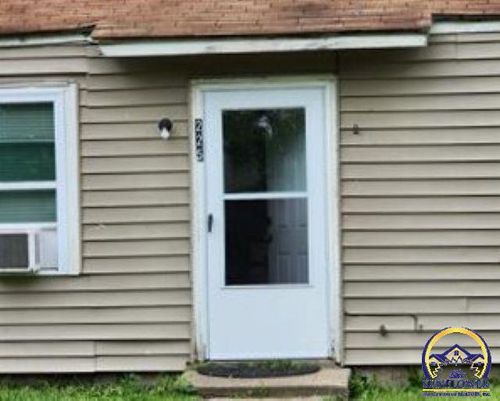 225 Se 35th Ter, Topeka, KS, 66605-2815 | Card Image