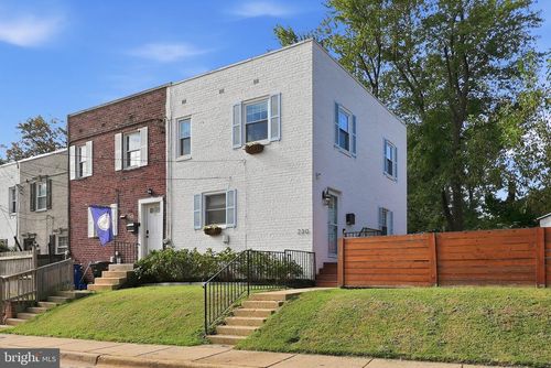 230 Aspen St, ALEXANDRIA, VA, 22305-1812 | Card Image