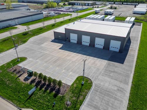 2317 Northeast Drive, Waterloo, IA, 50703 | Card Image