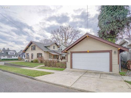 933 Ne 3rd Ave, Camas, WA, 98607-1602 | Card Image