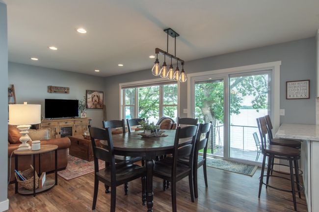 Dining room in to living room | Image 18