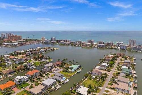 371 Bayside Ave, NAPLES, FL, 34108-2312 | Card Image