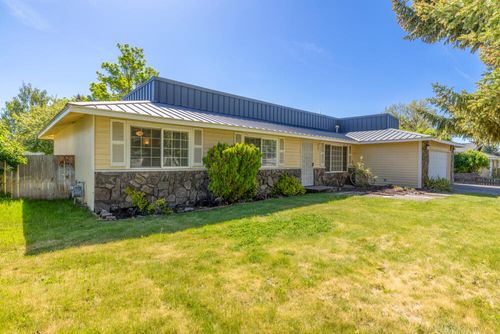 3867 Rio Vista Way, Klamath Falls, OR, 97603-7726 | Card Image