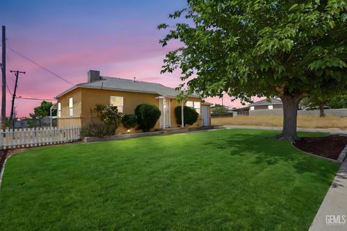 4609 Center St, Bakersfield, CA, 93306-5741 | Card Image