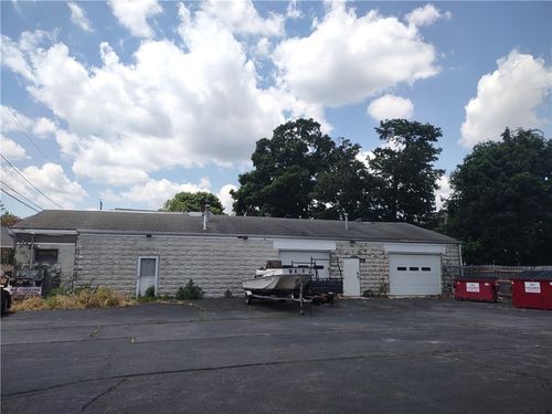 33 Maple Ave, Riverside, RI, 02915-5443 | Card Image