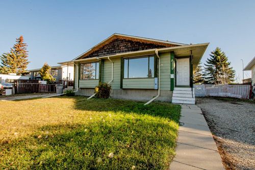 8117 94 St, Grande Prairie, AB, T8V5R4 | Card Image
